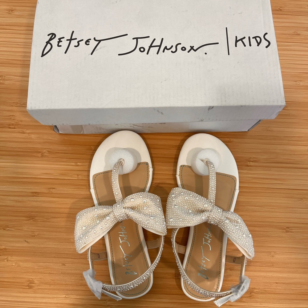 Betsey Johnson Kids Toddler Girls 13 Pearl White Bow Sandals NIB Wedding Cream - Picture 5 of 7
